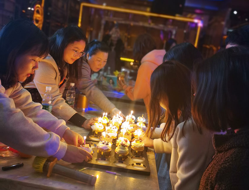 HIGH唱KTV！——jy体育·在线(中国)官方网站防雷第一期员工生日会